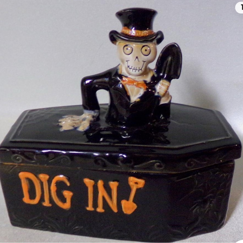 Yankee Candle  Skeleton service piece candy dish